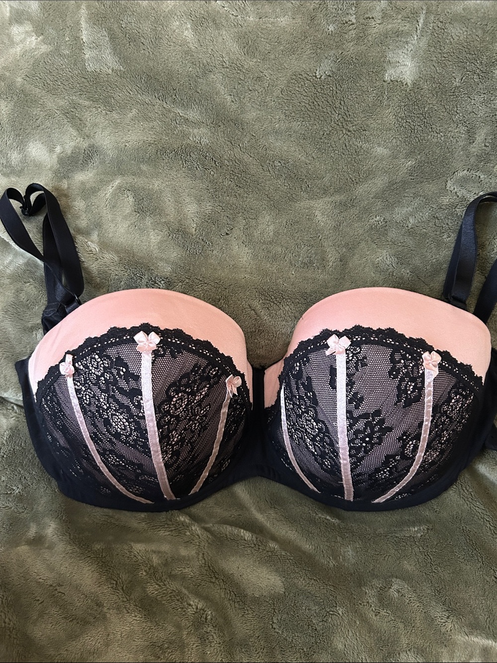 smart & sexy Pink and Black Lace Push-Up Bra with Bow Accents
